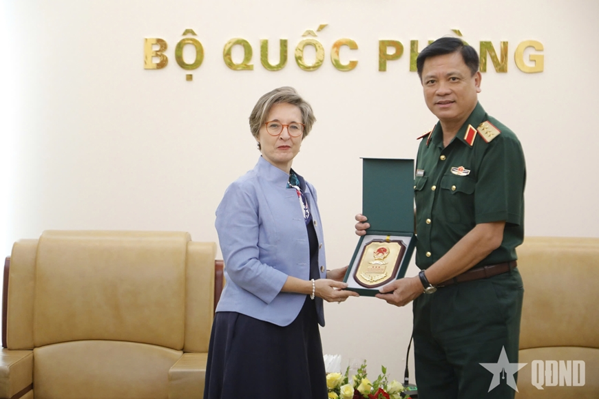 Defense leader receives Polish Chargé d’Affaires ad interim and Myanmar Attaché